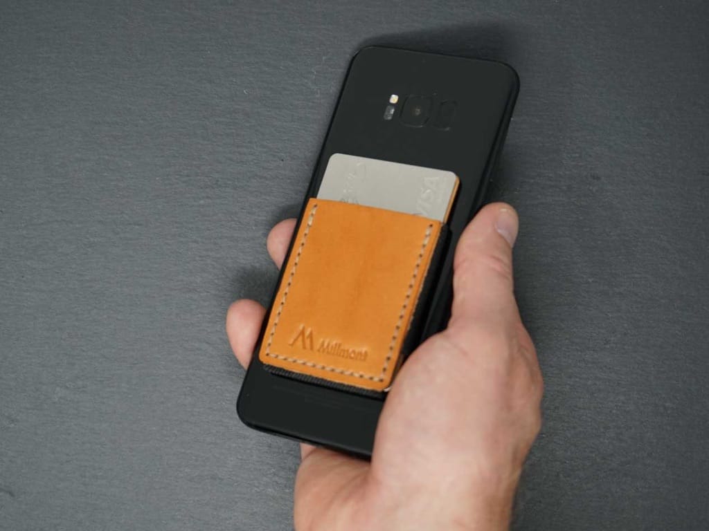 PHONE Wallet &lt;br&gt; Relaxed Collection &lt;br&gt;London Tan with Natural Stitching