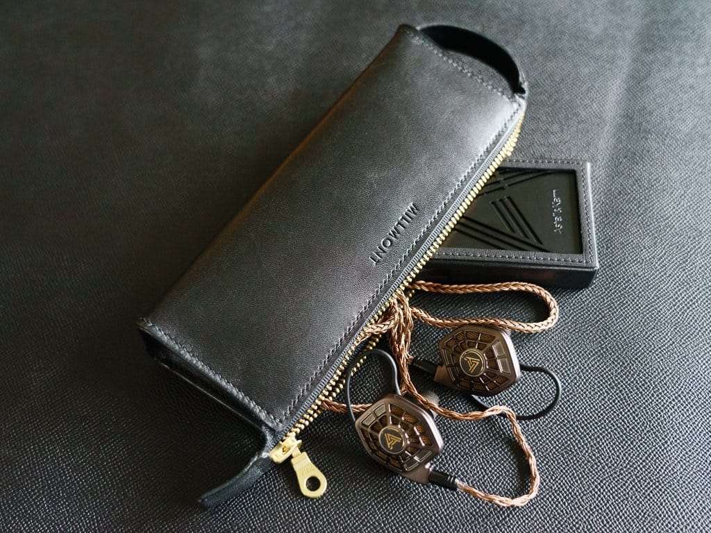 ACCESSORY Case&lt;br&gt; Relaxed Collection&lt;br&gt;Black