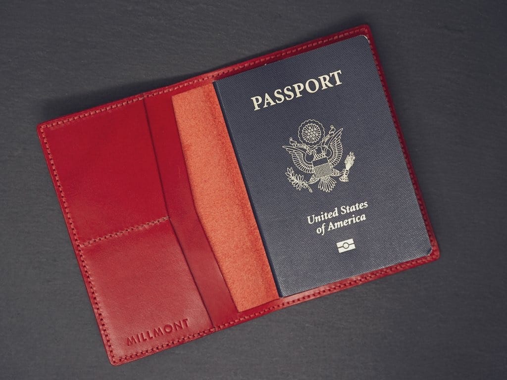 PASSPORT Cover &lt;br&gt; Relaxed Collection&lt;br&gt;Red Pebble